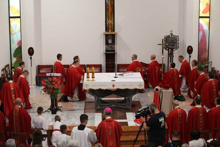 Misno slavlje i svečani unos relikvije Predragocjene Krvi Kristove u Prozorju